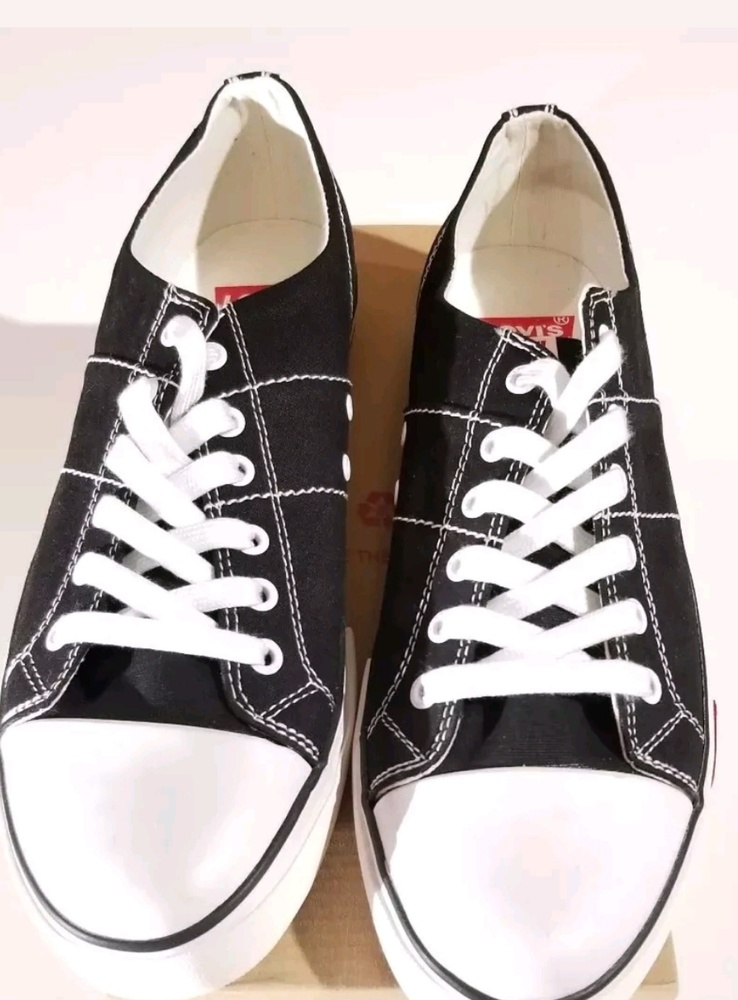 Levis women sneakers size 11